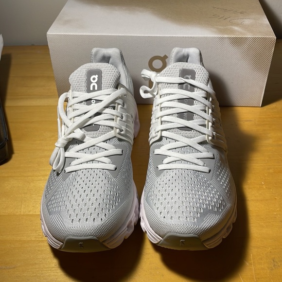 On Cloudswfit women’s 10 white hh - Picture 2 of 5